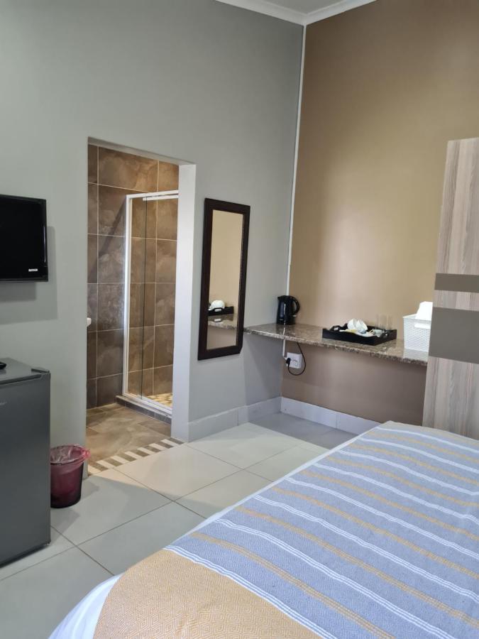 Village Kulture - Guest House รัสเทนเบิร์ก ภายนอก รูปภาพ
