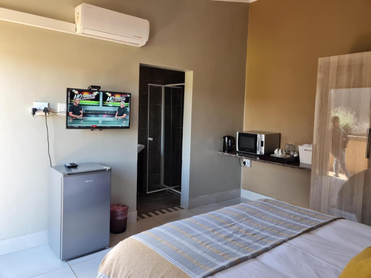 Village Kulture - Guest House รัสเทนเบิร์ก ภายนอก รูปภาพ