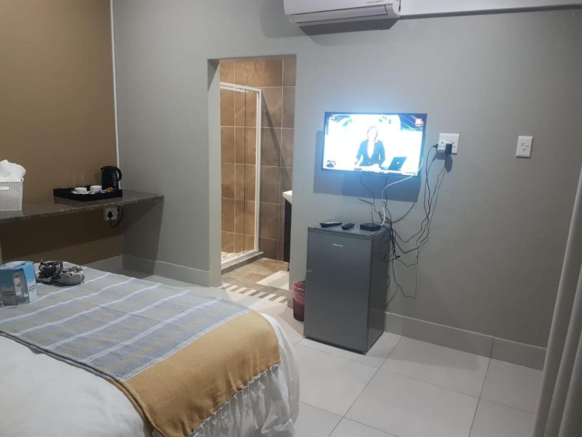 Village Kulture - Guest House รัสเทนเบิร์ก ภายนอก รูปภาพ